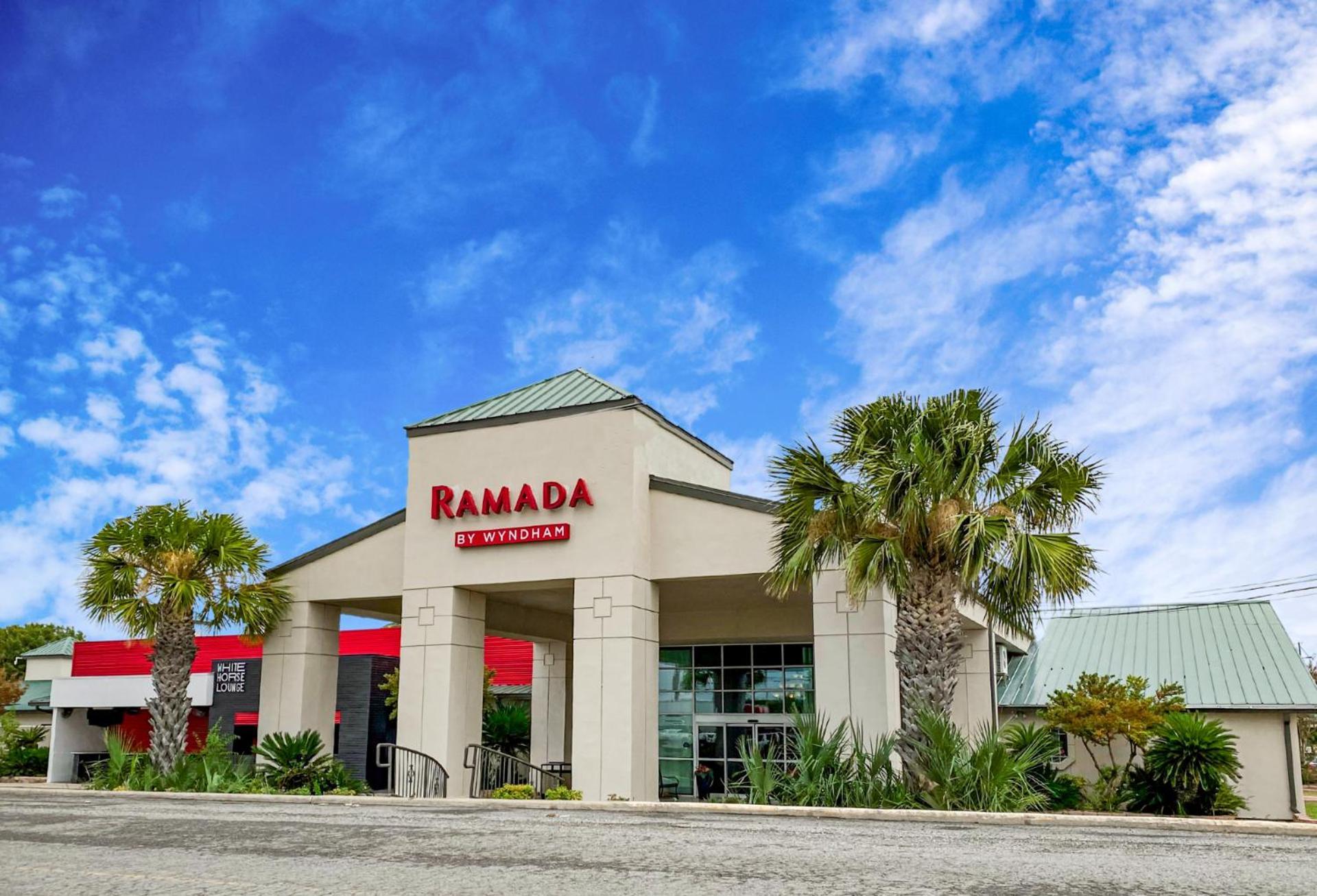 Hotel Ramada By Wyndham Del Rio Extérieur photo